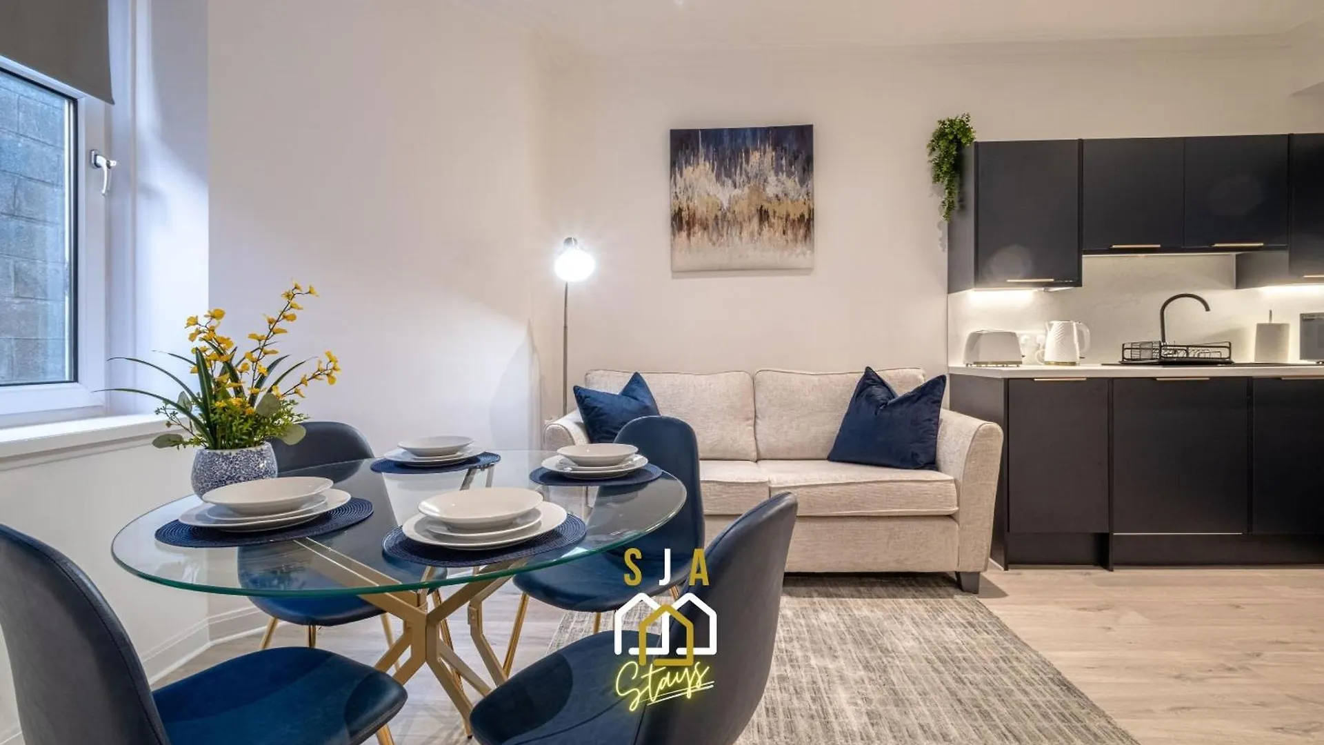 Holburn Hideaway - Sja Stays - Modern 2 Bed Apartment Aberdeen 0*,